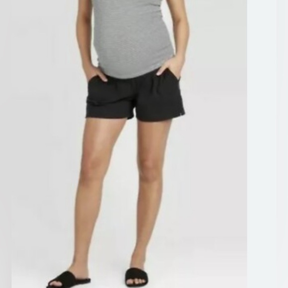 NWT Isabel Black Pull-On Maternity Shorts Size Large - Picture 1 of 10